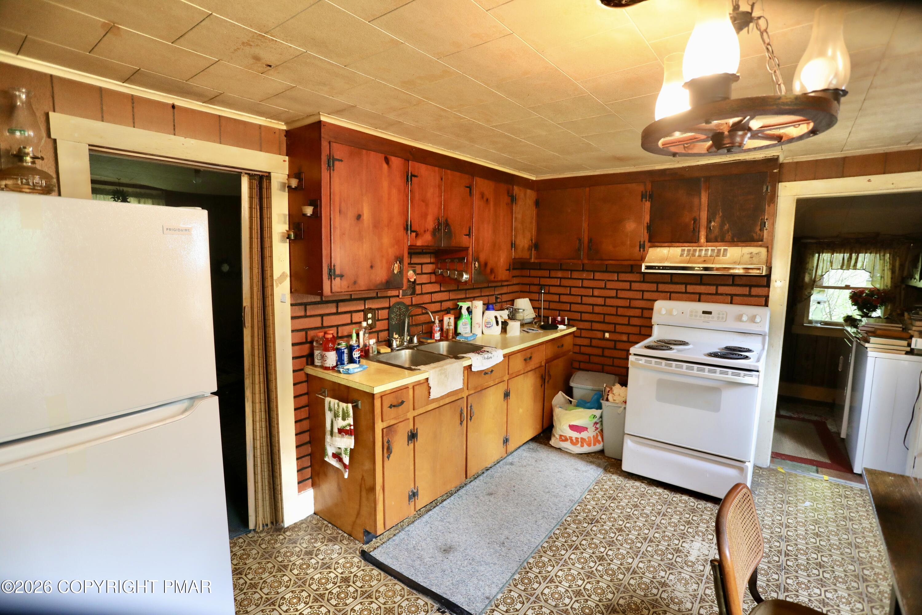 2537 Mountain Road Stroudsburg, PA 18360 - Photo 7 of 30 462A1886