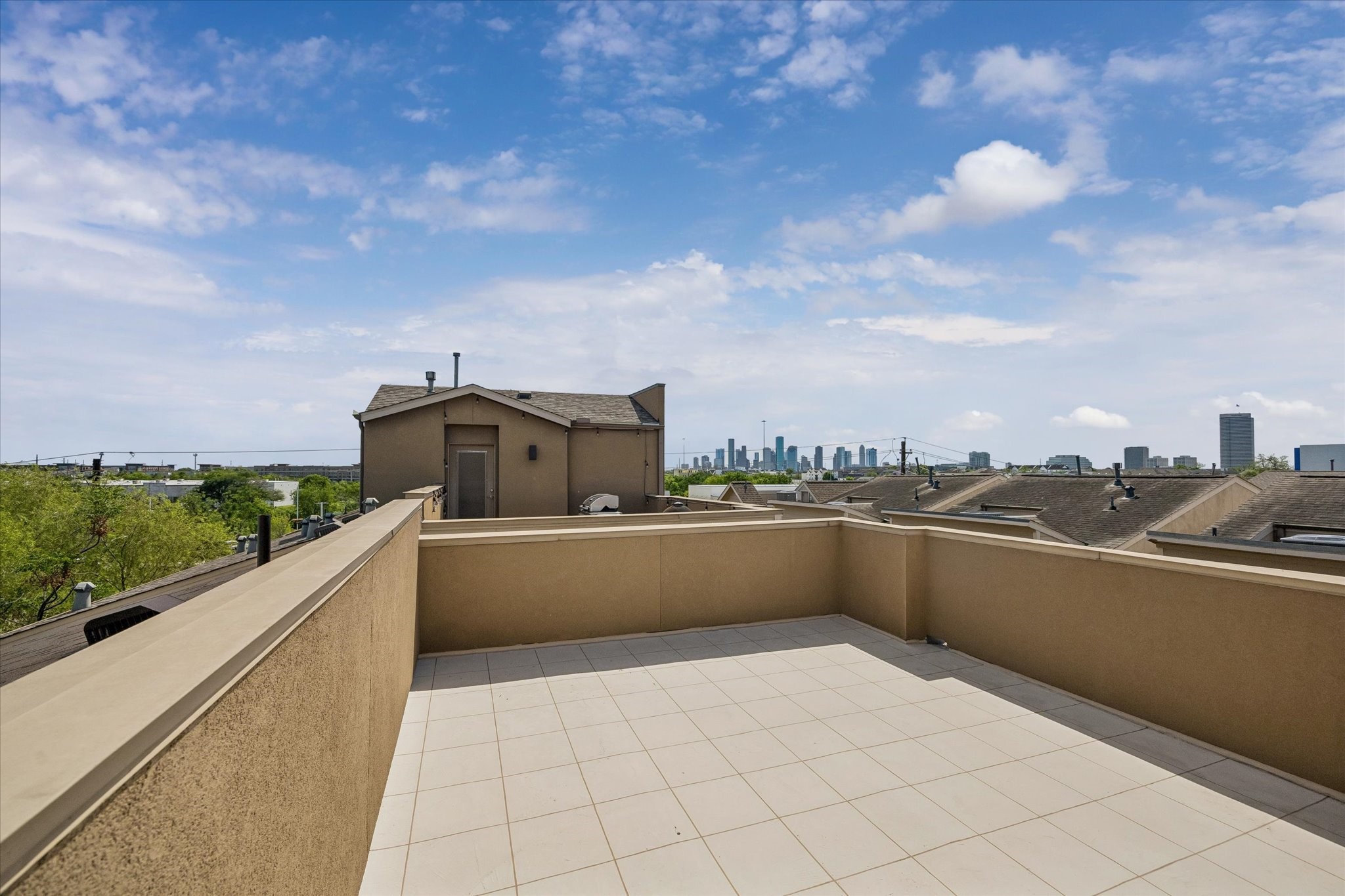 2103 Patterson Street Houston, TX 77007 - Photo 22 of 27 a view of a terrace