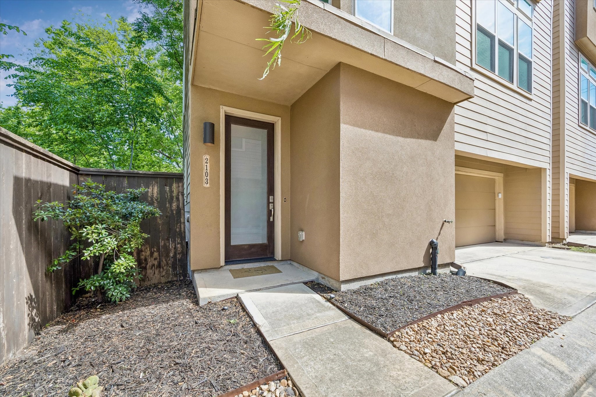 2103 Patterson Street Houston, TX 77007 - Photo 23 of 27 a front view of a house