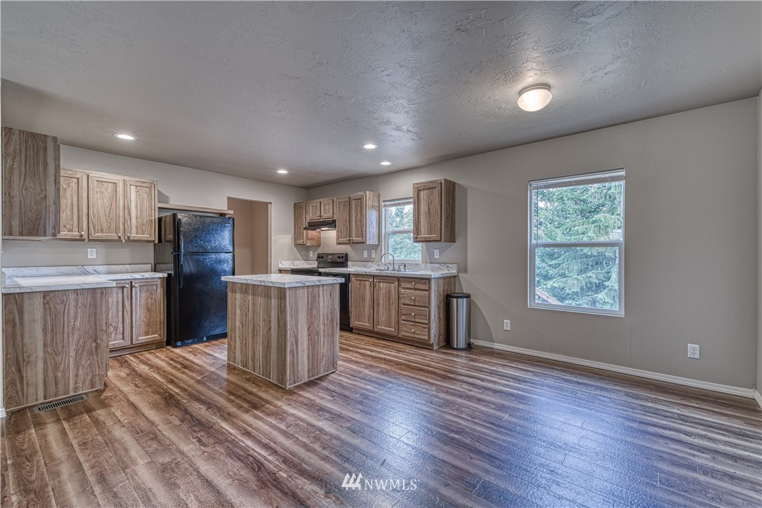 590 East Sherwood Road Allyn, WA 98524 - Photo 9 of 28 Gallery Image 9