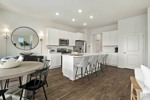 $324,500 | 6438 Maple Glen Drive, Wonder Lake, IL 60097