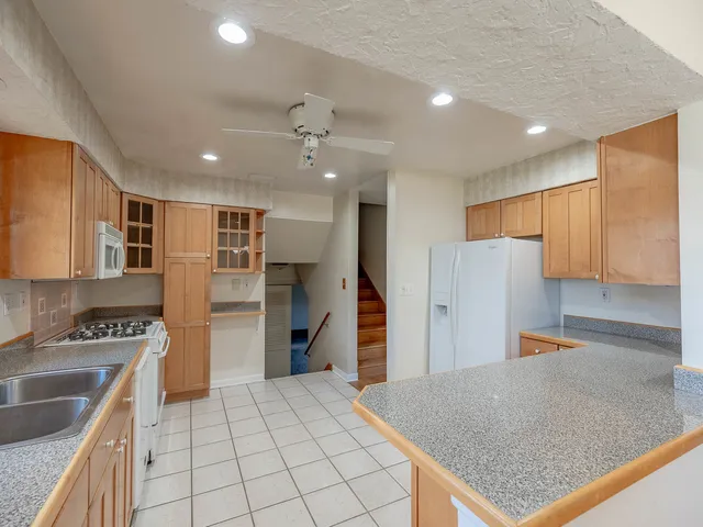 $564,900 | 619 Rockland Avenue, Lake Bluff, IL 60044