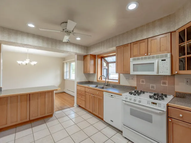 $564,900 | 619 Rockland Avenue, Lake Bluff, IL 60044