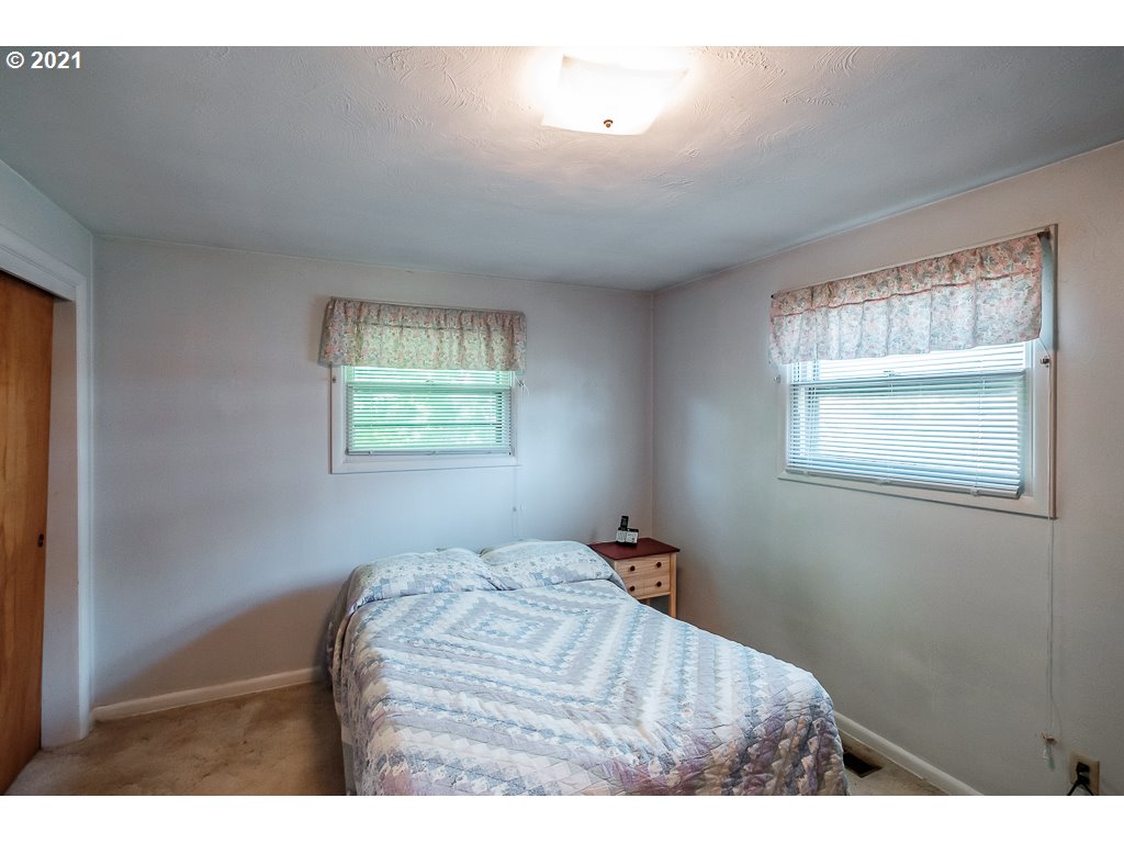 4398 Lone Oak Road Southeast Salem, OR 97302 - Photo 17 of 26 Gallery Image 17