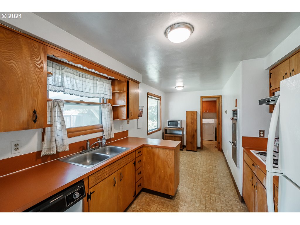 4398 Lone Oak Road Southeast Salem, OR 97302 - Photo 10 of 26 Gallery Image 10