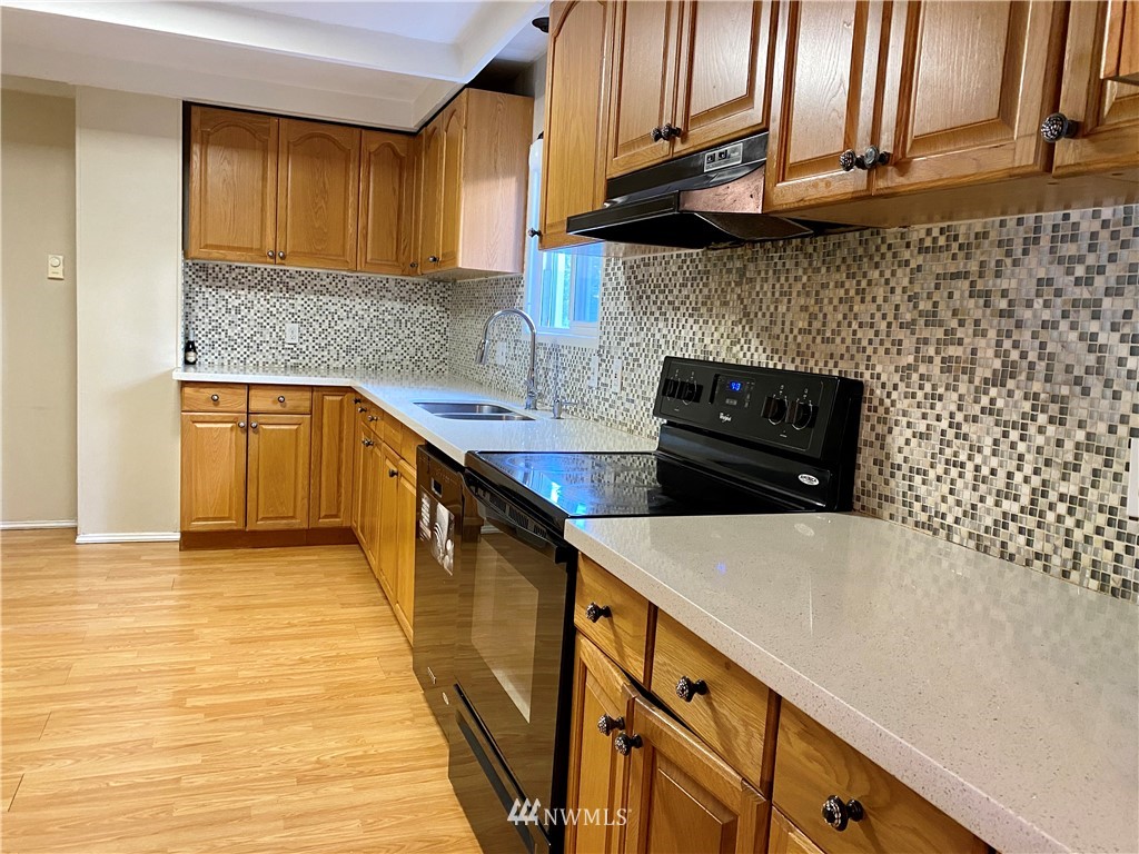 5804 Cady Road Everett, WA 98203 - Photo 3 of 22