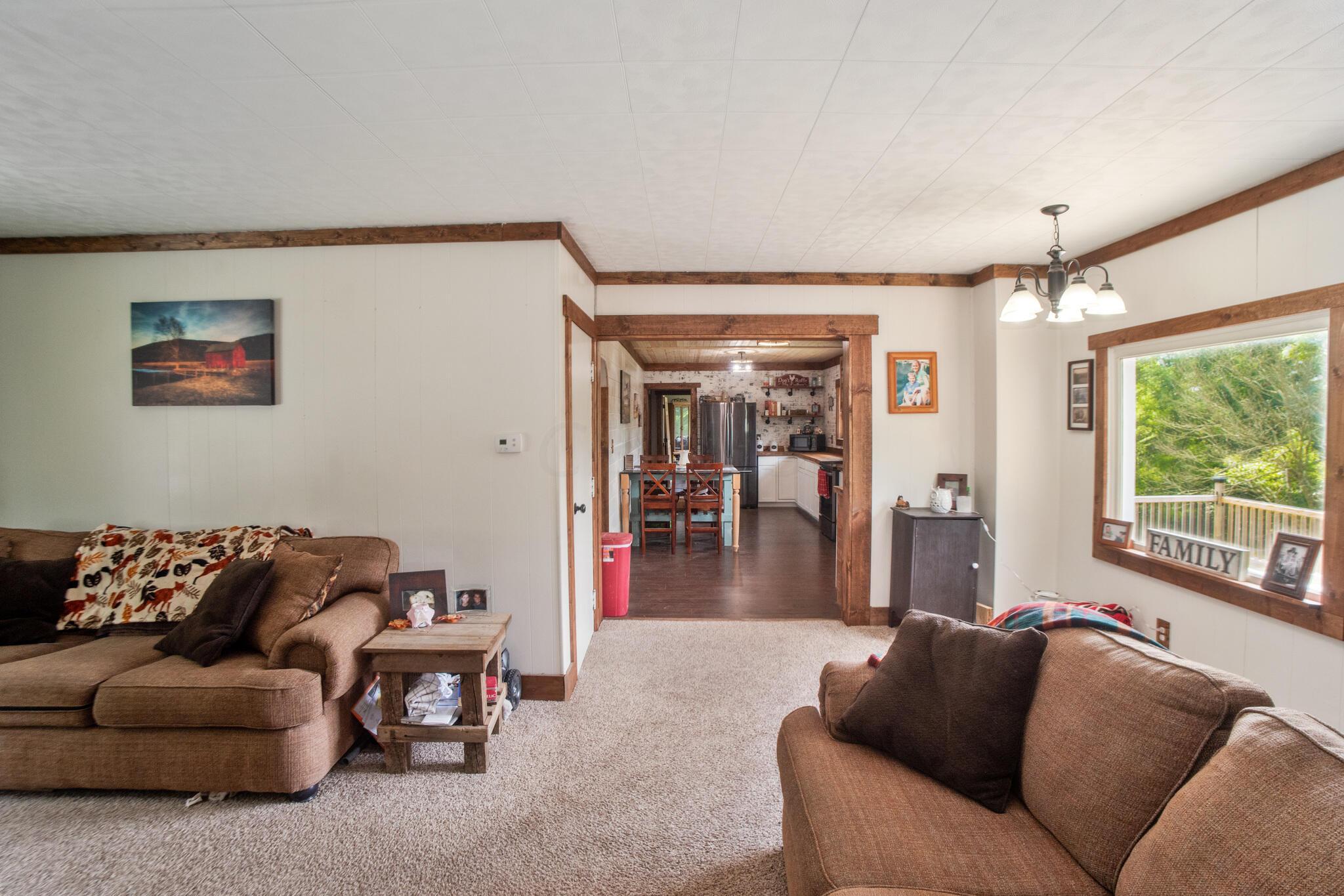 11514 New Delaware Road Mount Vernon, OH 43050 - Photo 7 of 24 Living Room