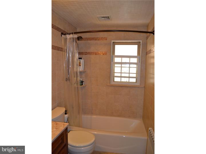 1002 Knapp Road North Wales, PA 19454 - Photo 15 of 22 Master Bathroom