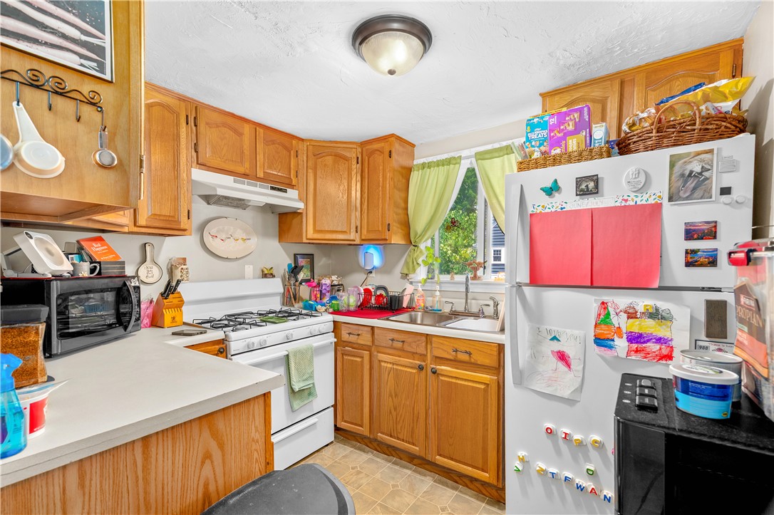 553 Fairmount Street Woonsocket, RI 02895 - Photo 15 of 49