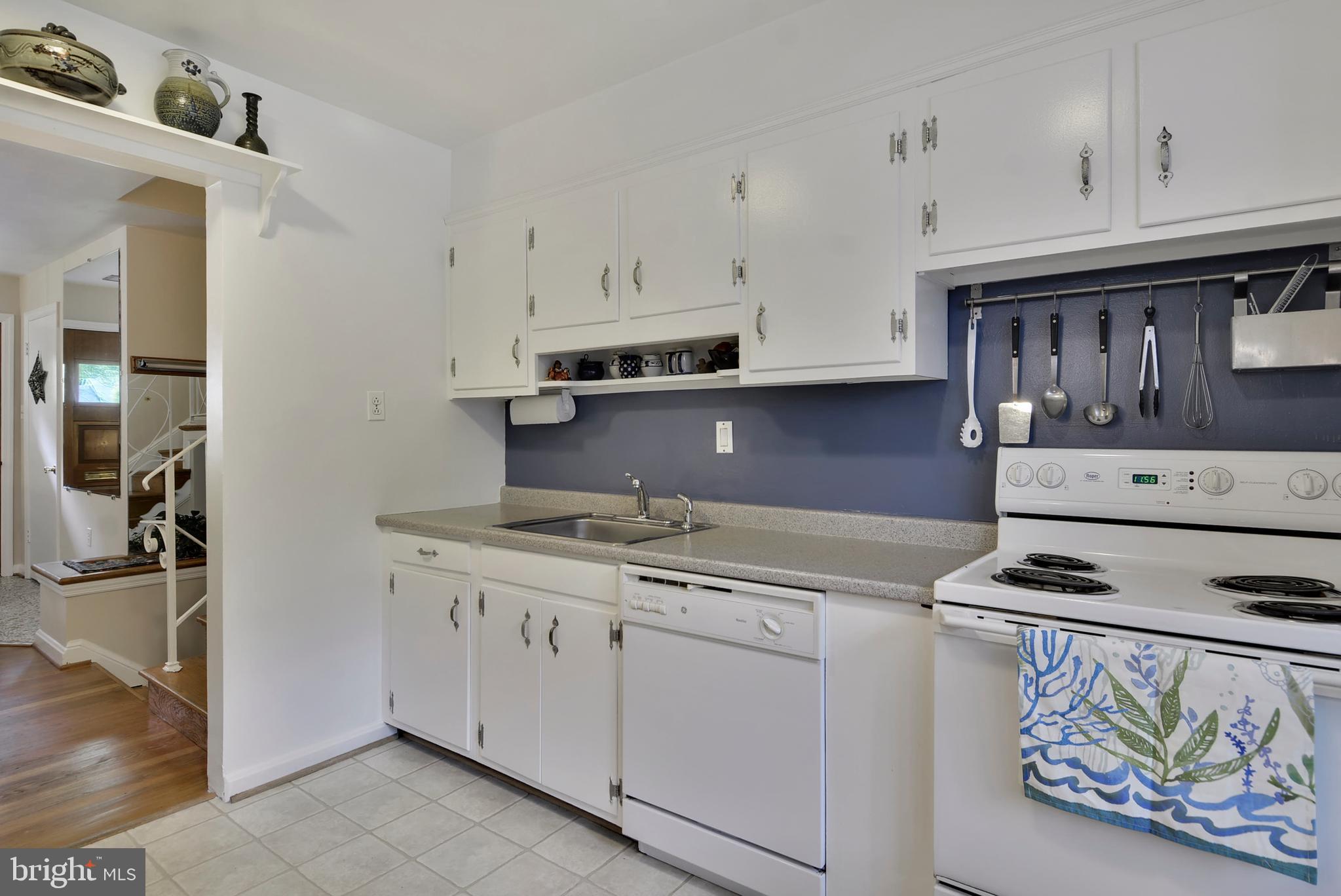 2703 Loma Street Silver Spring, MD 20902 - Photo 11 of 30 Kitchen