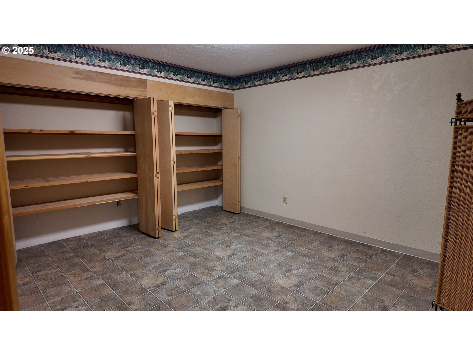 54146 Highway 31 Summer Lake, OR 97640 - Photo 20 of 34 a black and white photo of a living room