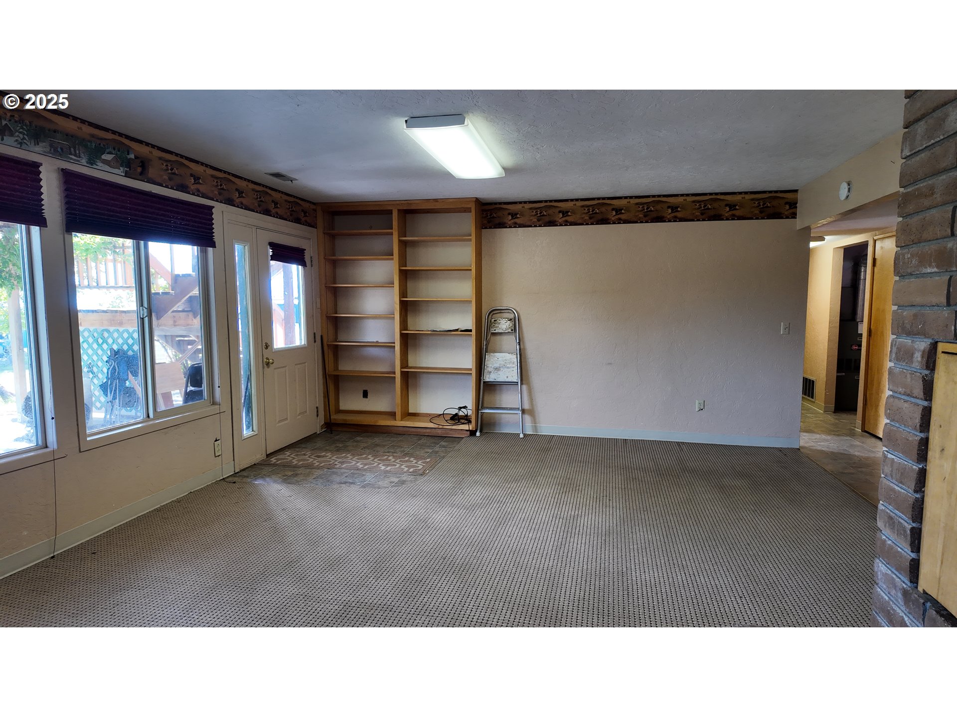 54146 Highway 31 Summer Lake, OR 97640 - Photo 24 of 34 a black and white photo of a living room