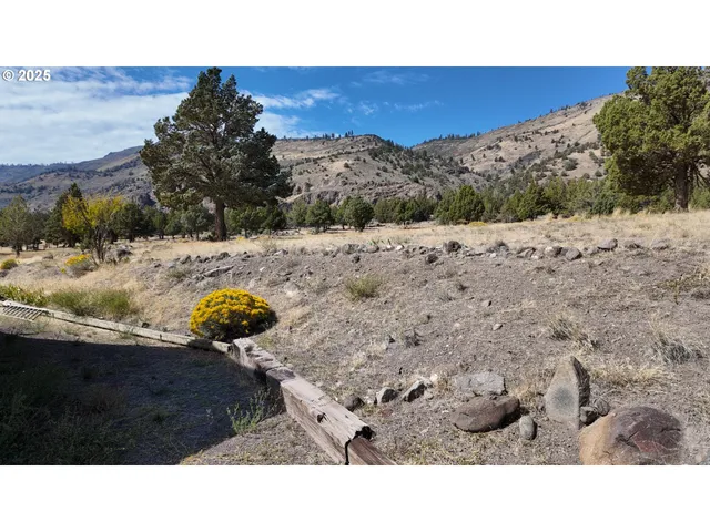 $375,000 | 54146 Highway 31, Summer Lake, OR 97640