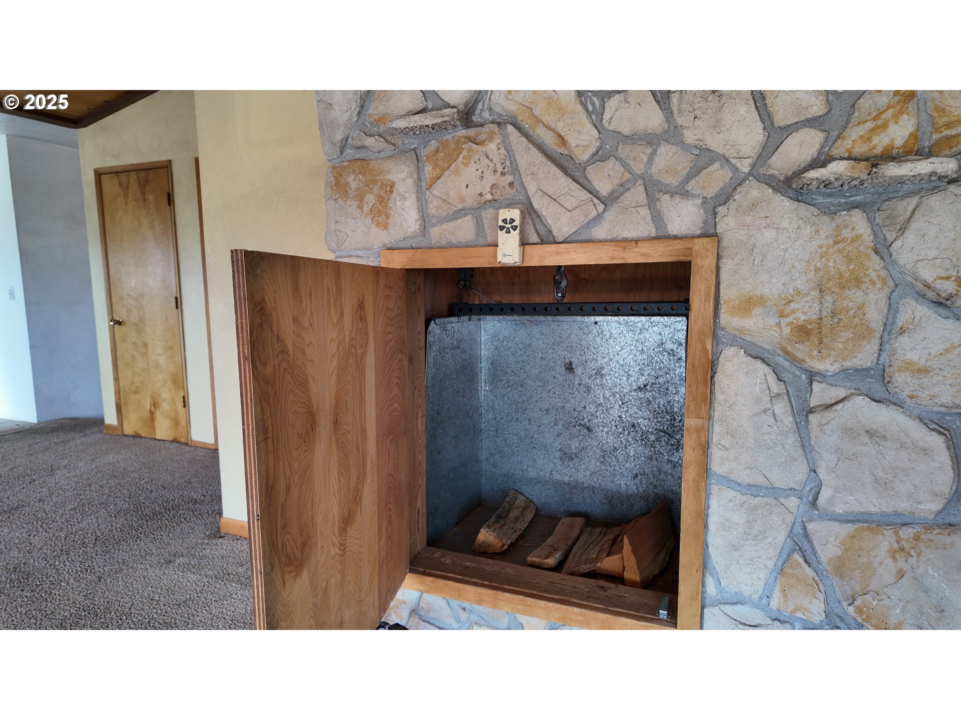 54146 Highway 31 Summer Lake, OR 97640 - Photo 7 of 34 a black and white photo of a living room