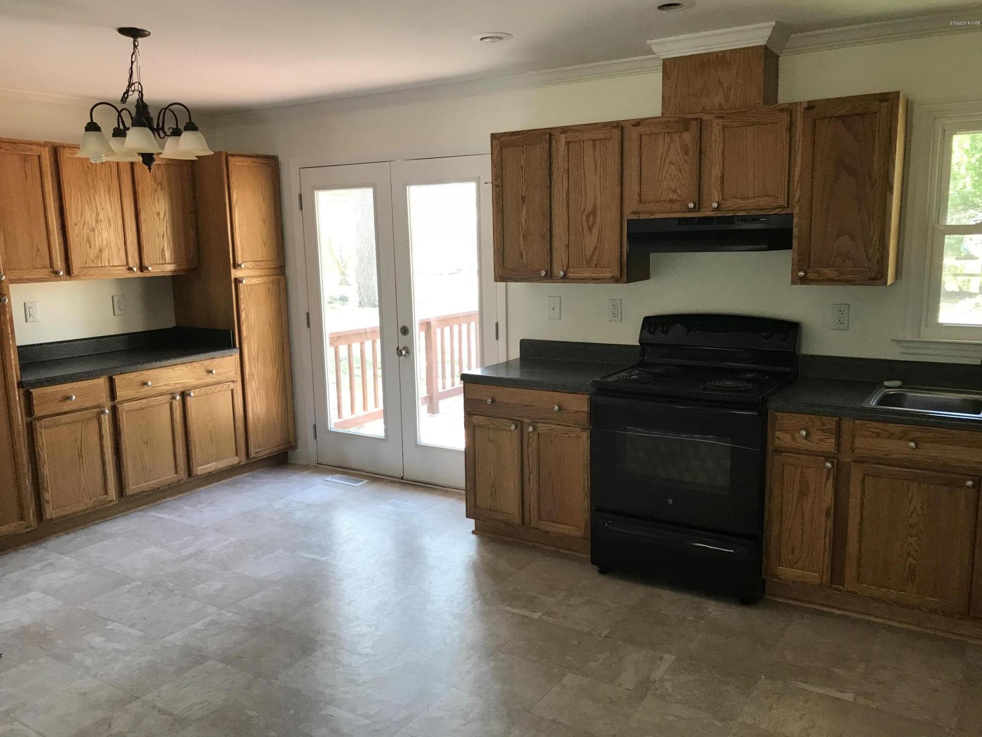 784 Sykes Road Kinston, NC 28504 - Photo 4 of 18 Kitchen