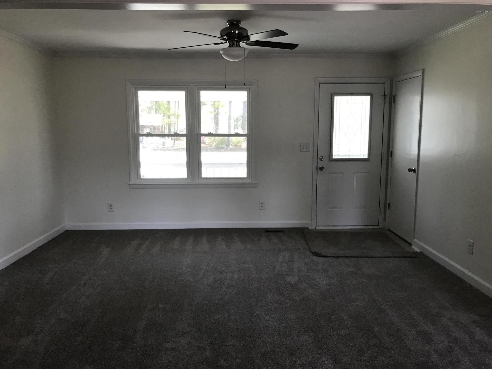 784 Sykes Road Kinston, NC 28504 - Photo 6 of 18 Living Room