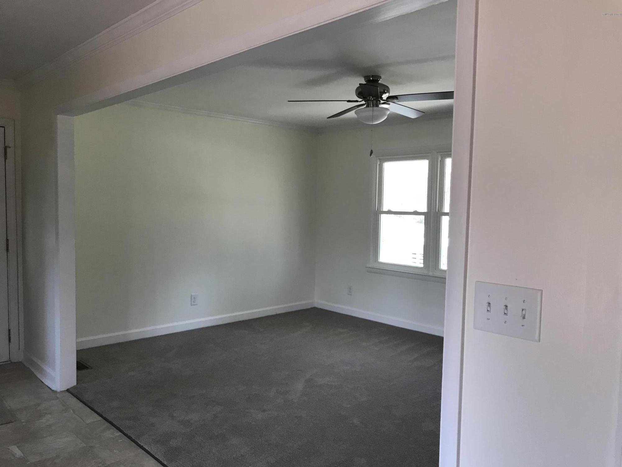 784 Sykes Road Kinston, NC 28504 - Photo 7 of 18 Living Room