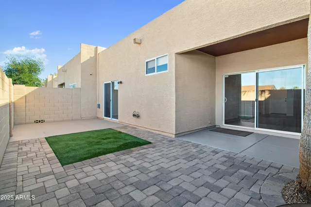 a view of backyard with tub