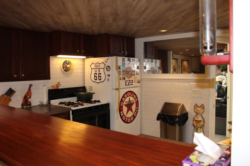 178 Oak Hollow Road Springfield, MA 01128 - Photo 17 of 21 Gallery Image 17