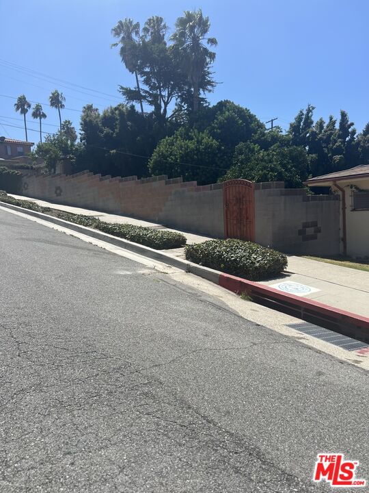 3704 Lorado Way View Park, CA 90043 - Photo 4 of 5 a view of a terrace