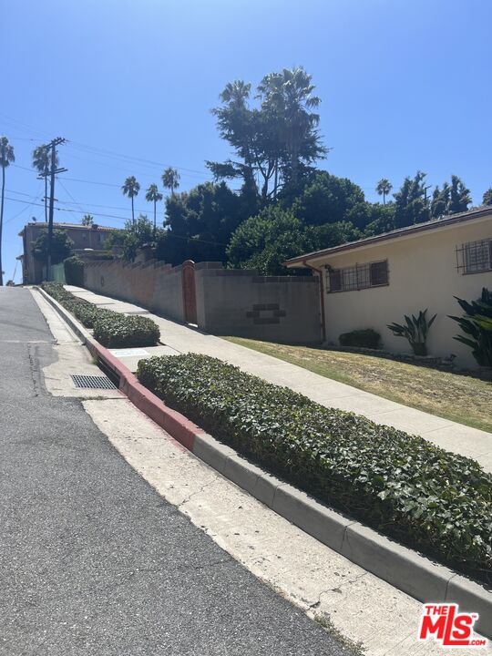 3704 Lorado Way View Park, CA 90043 - Photo 5 of 5 a view of a terrace