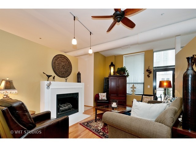 910 South Michigan Avenue, Unit 618 Chicago, IL 60605 - Photo 3 of 20
