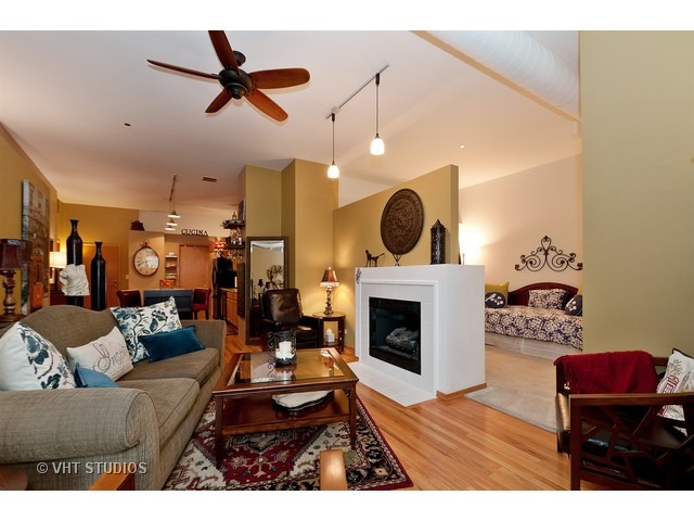 910 South Michigan Avenue, Unit 618 Chicago, IL 60605 - Photo 4 of 20