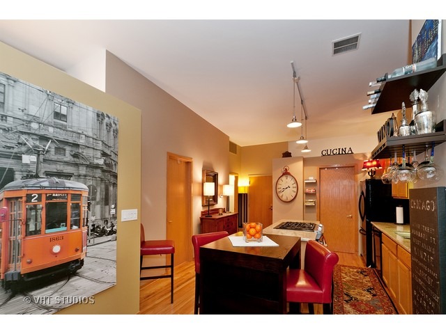 910 South Michigan Avenue, Unit 618 Chicago, IL 60605 - Photo 7 of 20