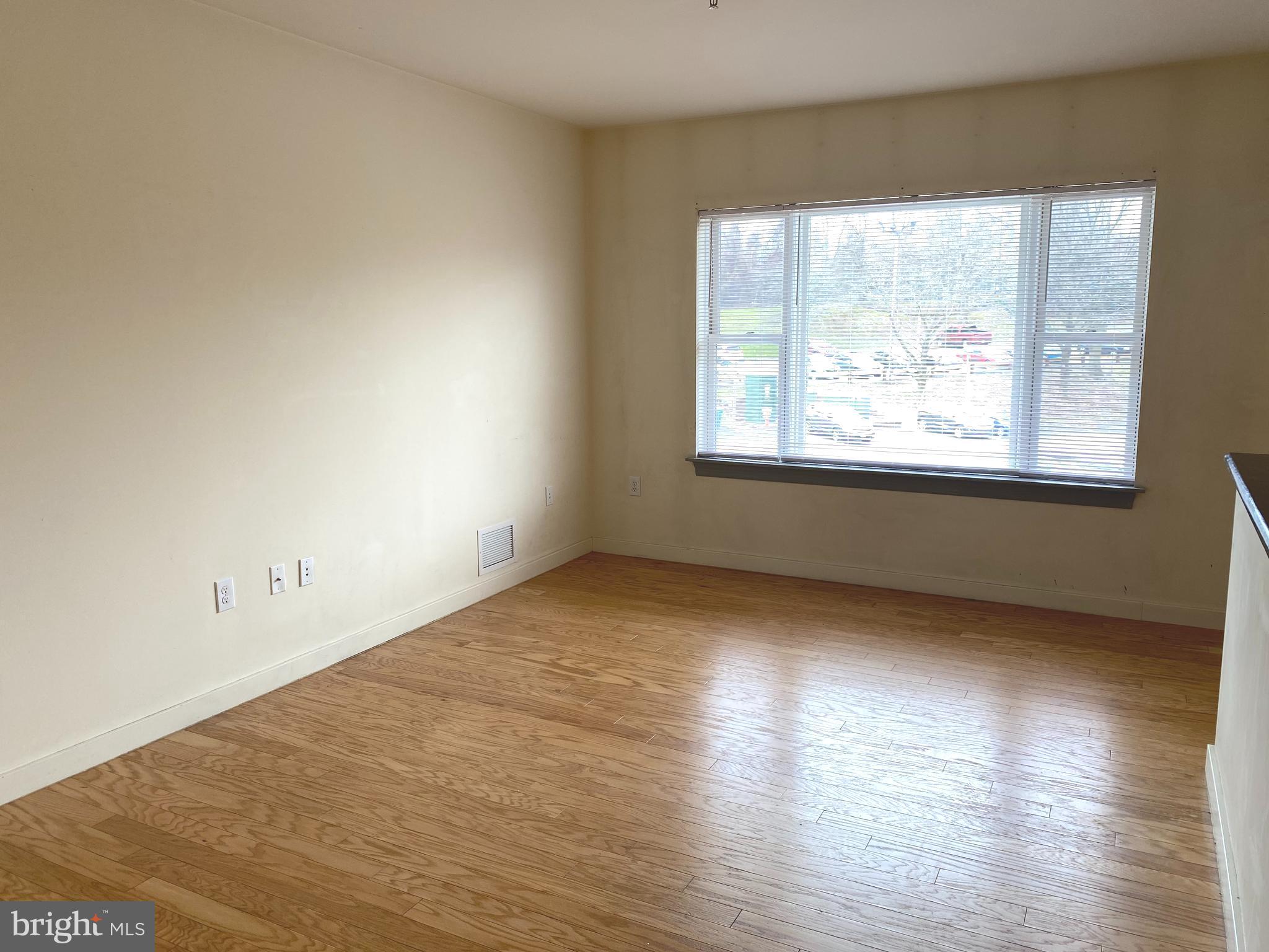 1600 Church Road, Unit B114 Wyncote, PA 19095 - Photo 6 of 22 Living Room