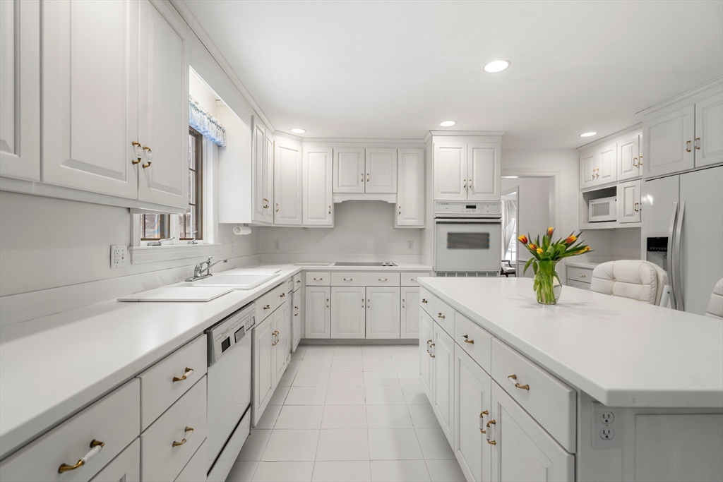 3 Elm Top Lane Beverly, MA 01915 - Photo 4 of 30