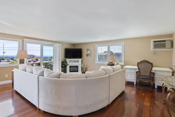 $709,900 | 190 Kings Highway, Unit A1, Hampton, NH 03842