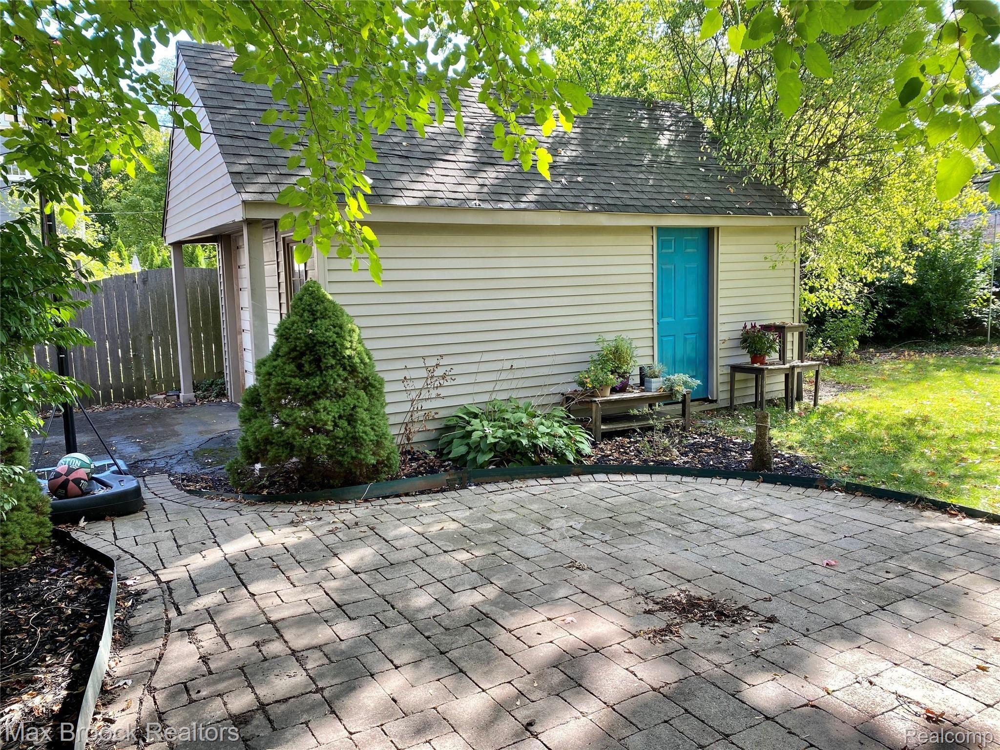 1272 Villa Road Birmingham, MI 48009 - Photo 24 of 26 Backyard Patio