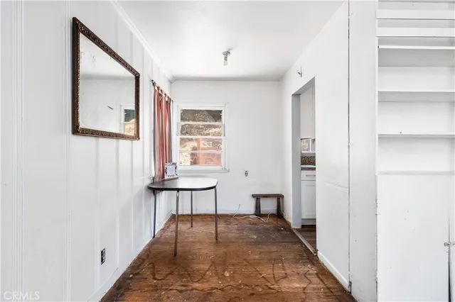 a view of a hallway with windows and entryway