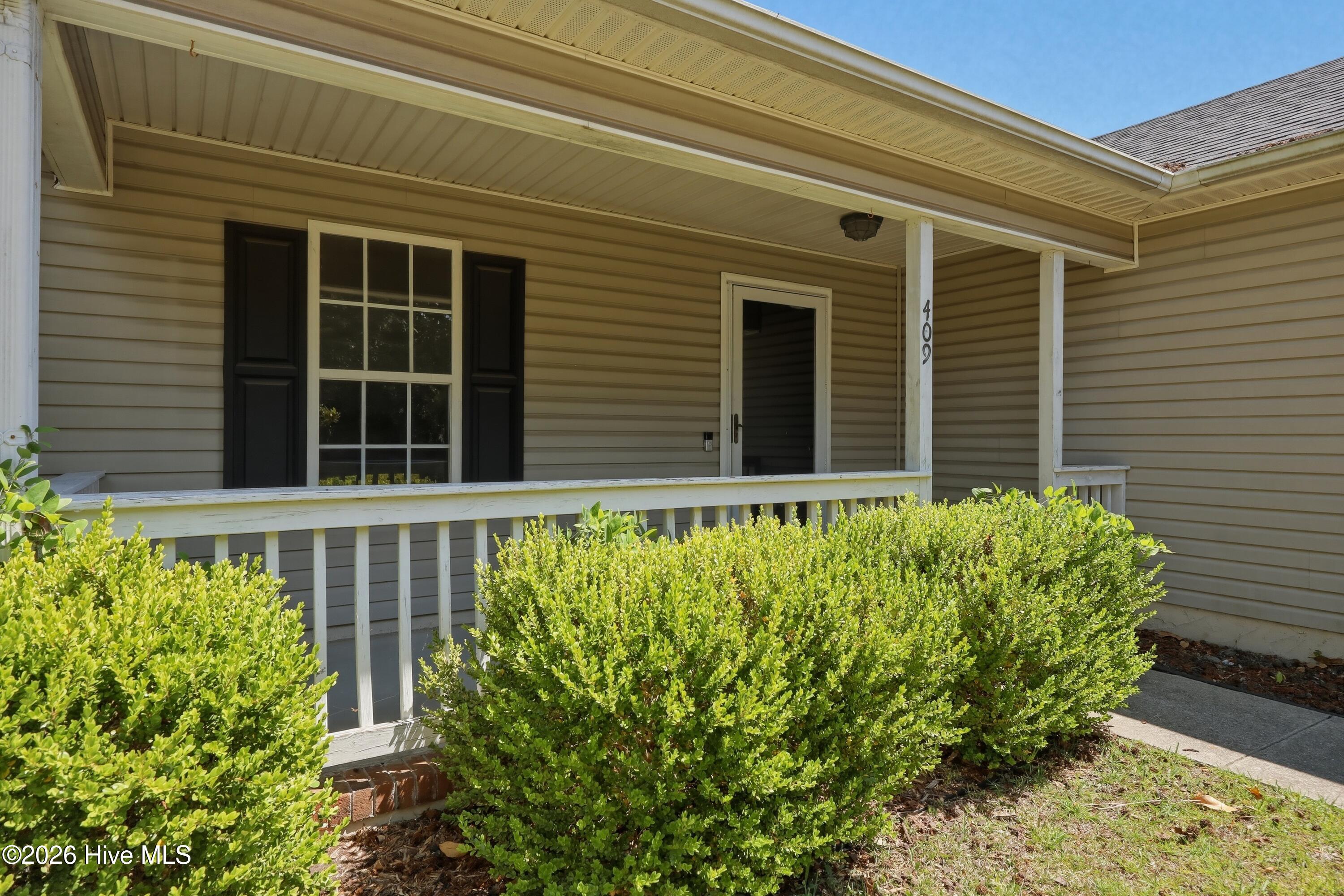 409 Spring Drive Jacksonville, NC 28540 - Photo 3 of 53