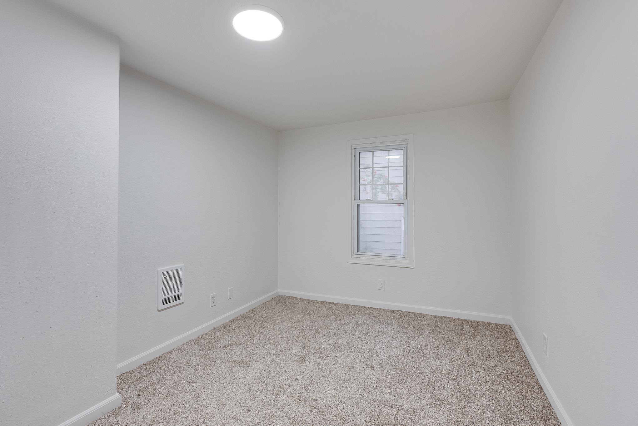 228 Poplar Street Tekoa, WA 99033 - Photo 11 of 27