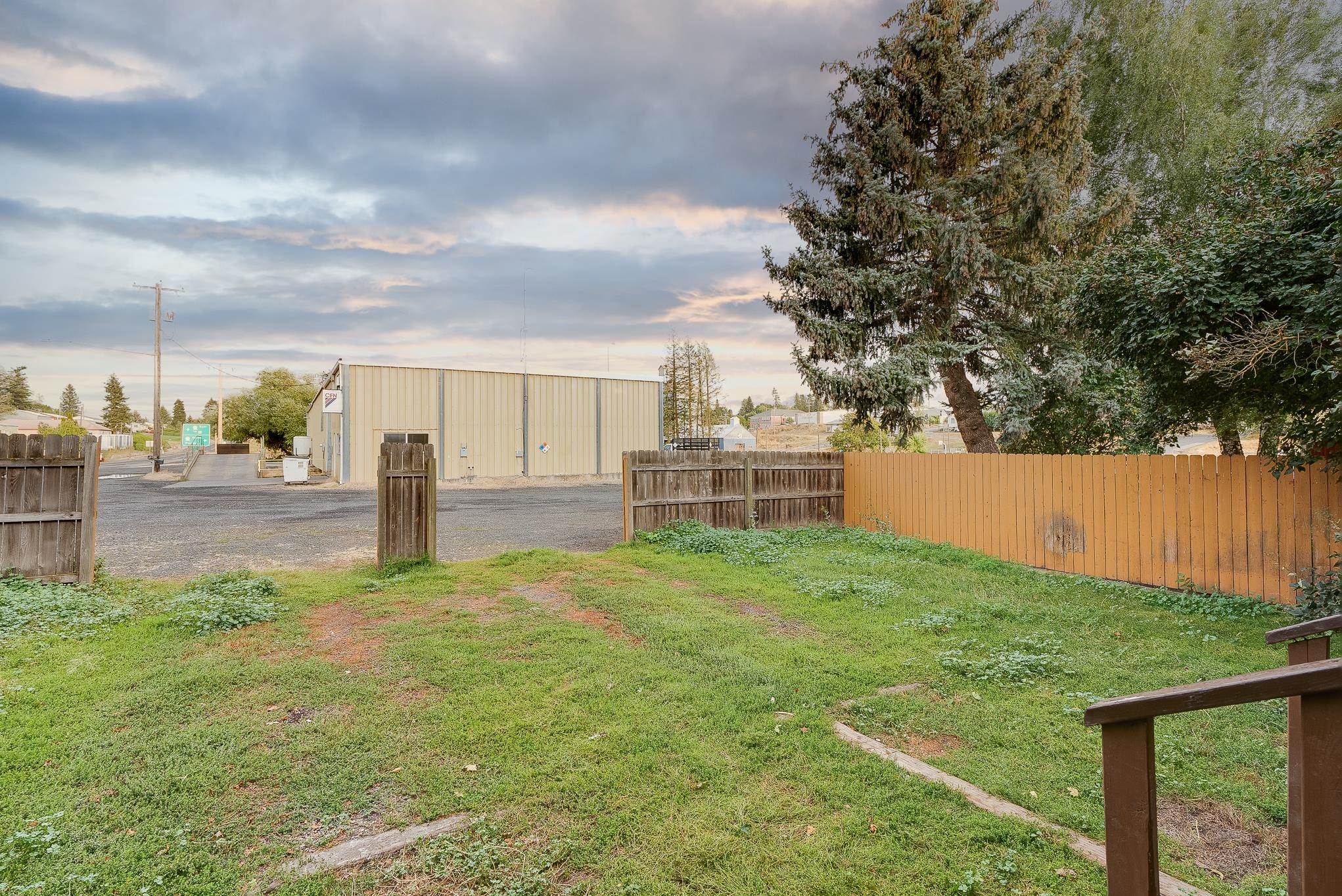 228 Poplar Street Tekoa, WA 99033 - Photo 3 of 27