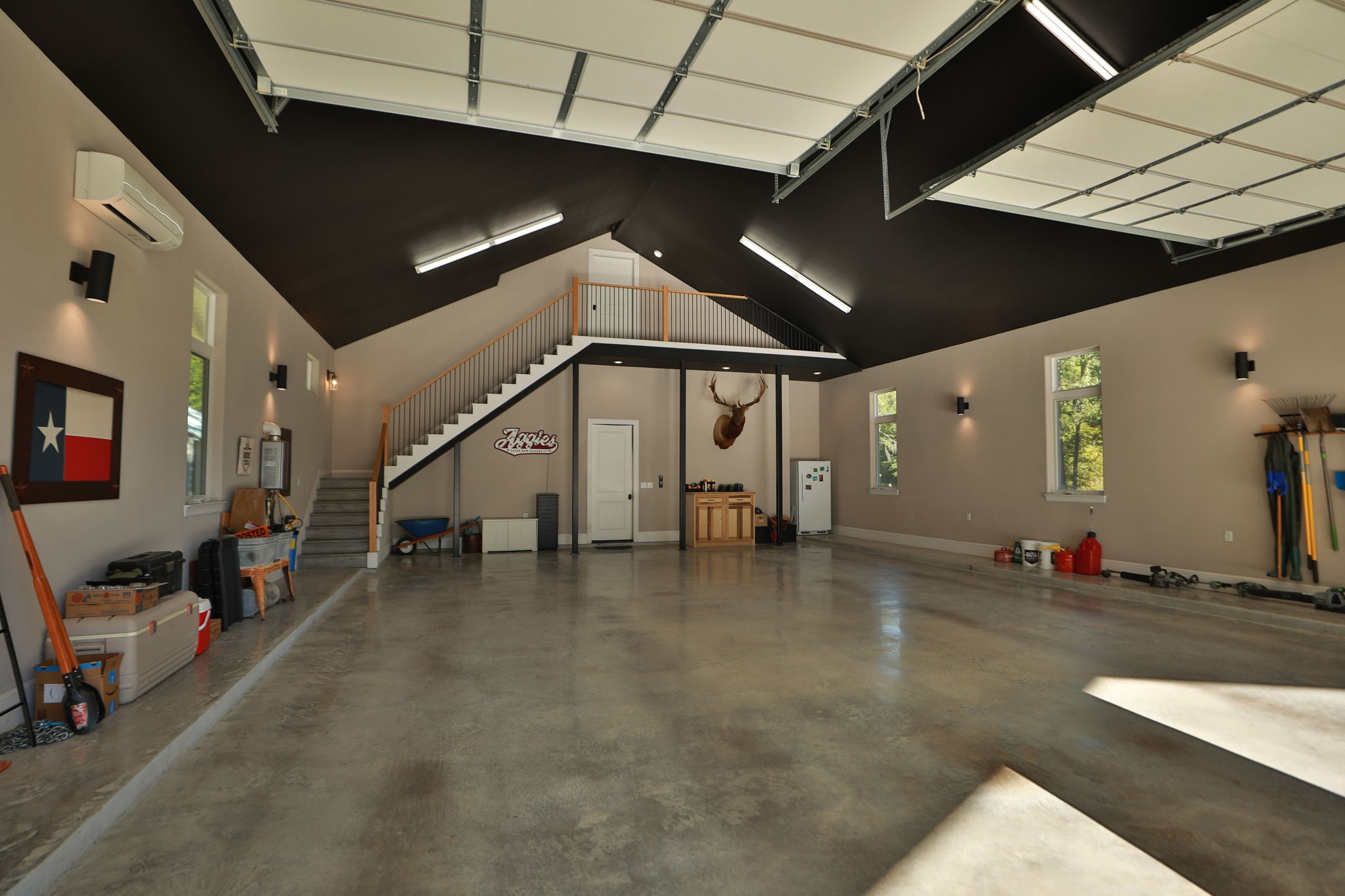 24550 Johnson Road Montgomery, TX 77356 - Photo 33 of 49 Double tandem garage