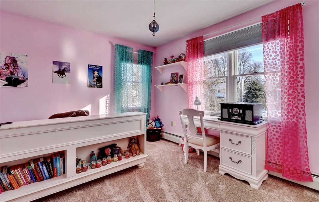 11 Jacobs Point Road Warren, RI 02885 - Photo 31 of 35 All rooms have lovely light!