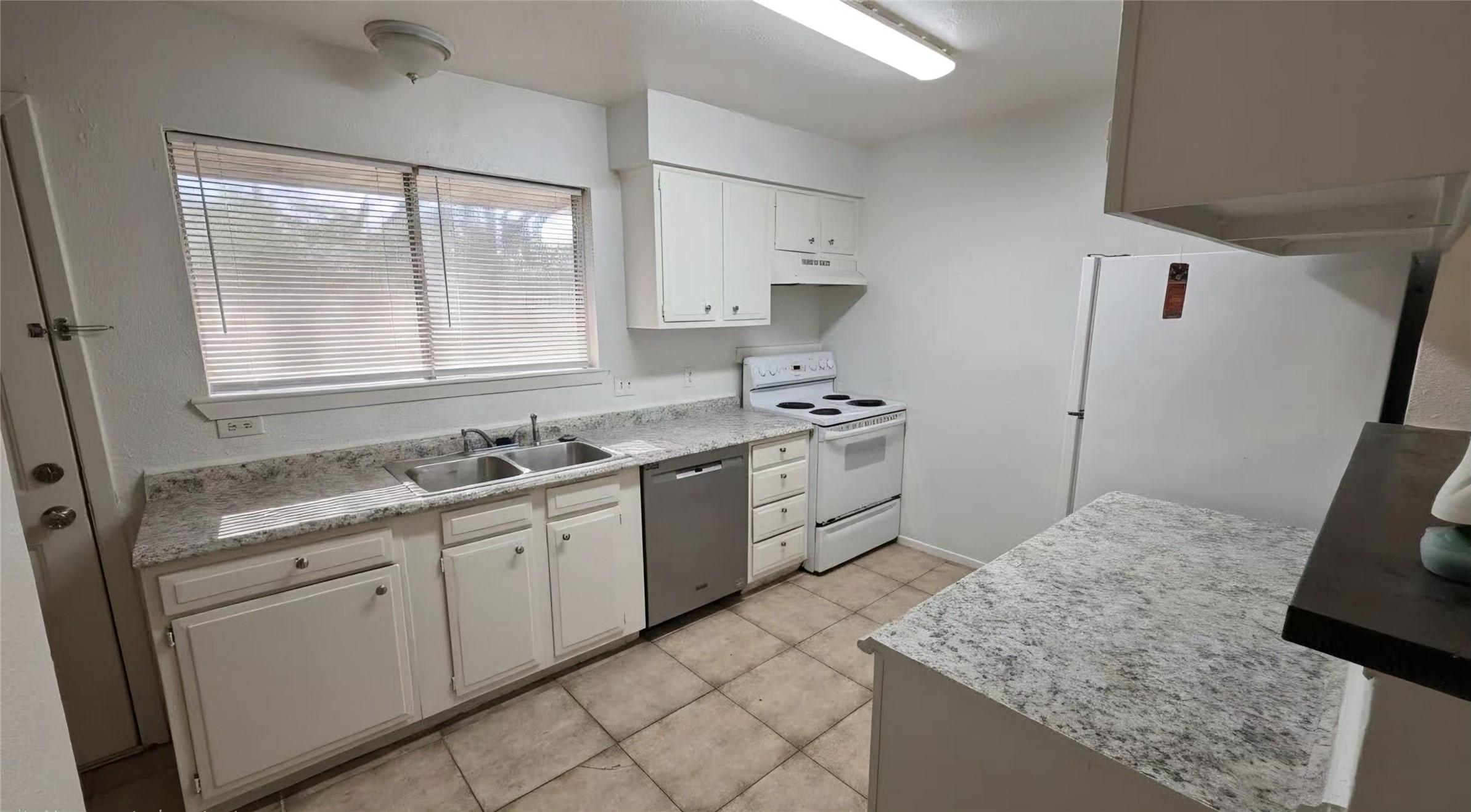 5150 Prairie Ridge Road Houston, TX 77053 - Photo 6 of 13 Kitchen