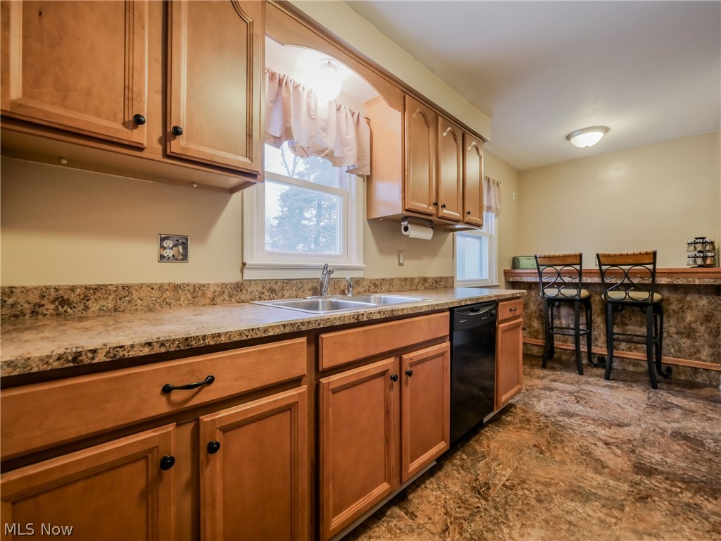 4907 Farnhurst Road Cleveland, OH 44124 - Photo 8 of 33
