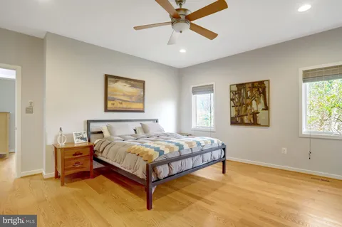 $1,900,000 | 4715 38th Street North, Arlington, VA 22207