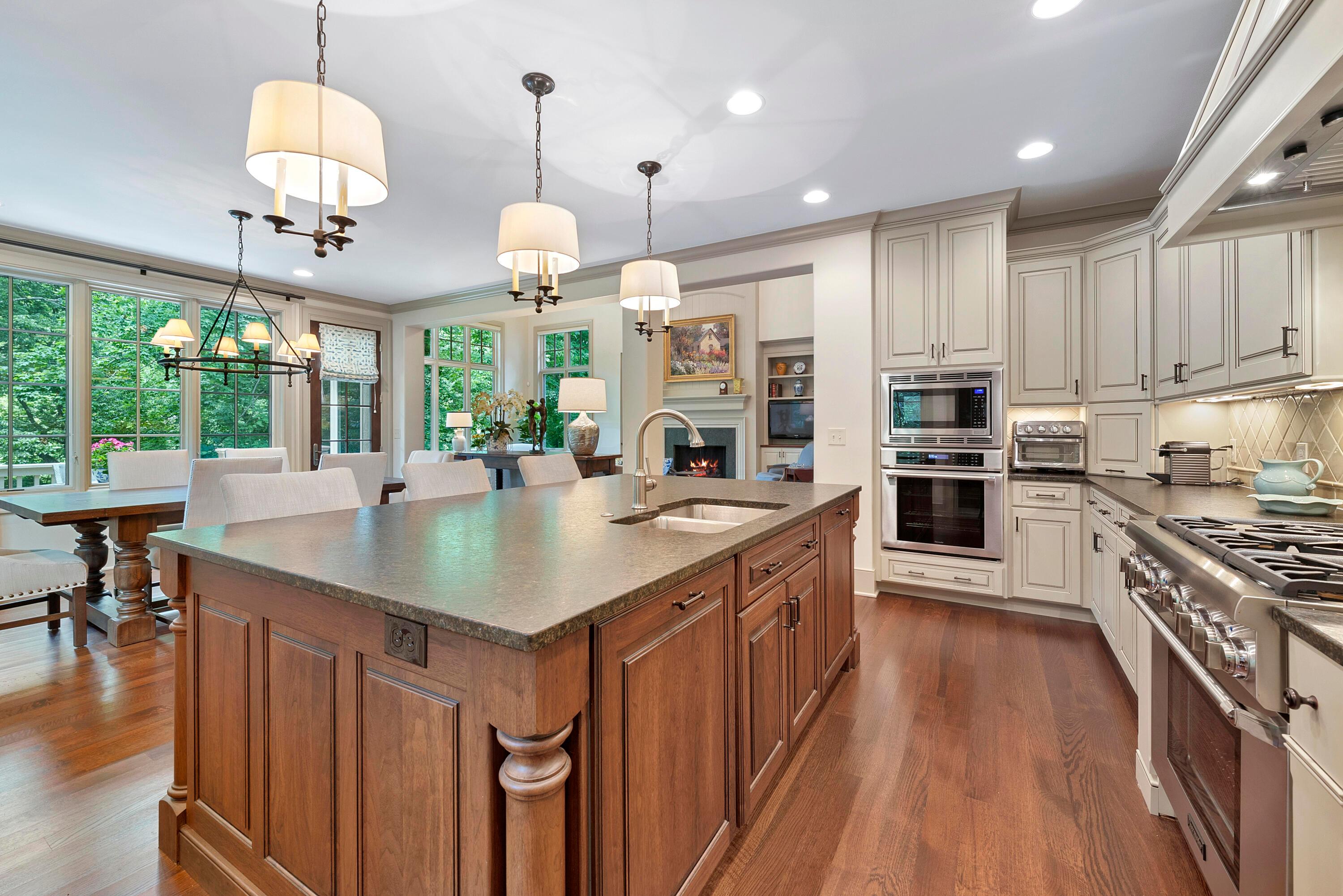 2730 Edington Road Columbus, OH 43221 - Photo 20 of 70 Kitchen