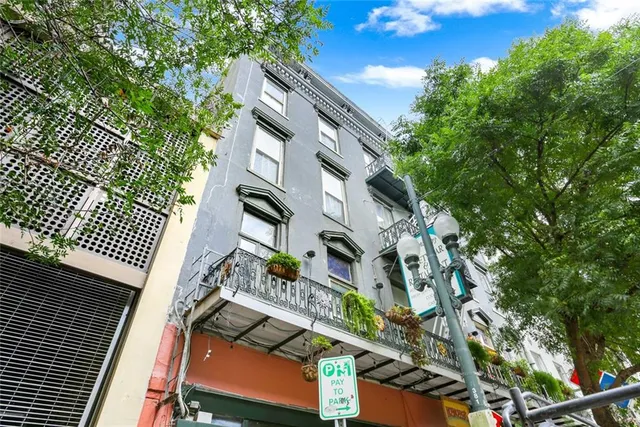 $2,300 | 137 Carondelet Street, Unit 101, New Orleans, LA 70130