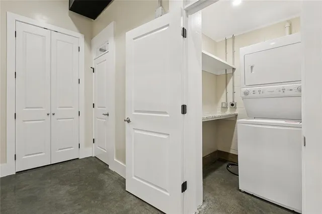 $2,300 | 137 Carondelet Street, Unit 101, New Orleans, LA 70130