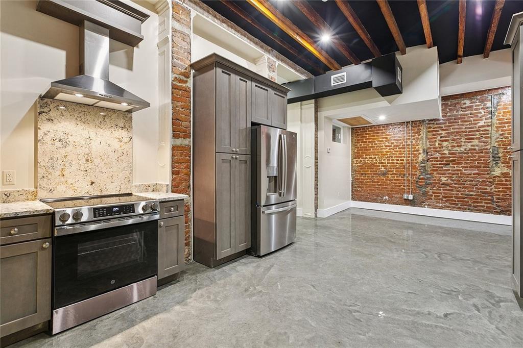 137 Carondelet Street, Unit 101 New Orleans, LA 70130 - Photo 2 of 12