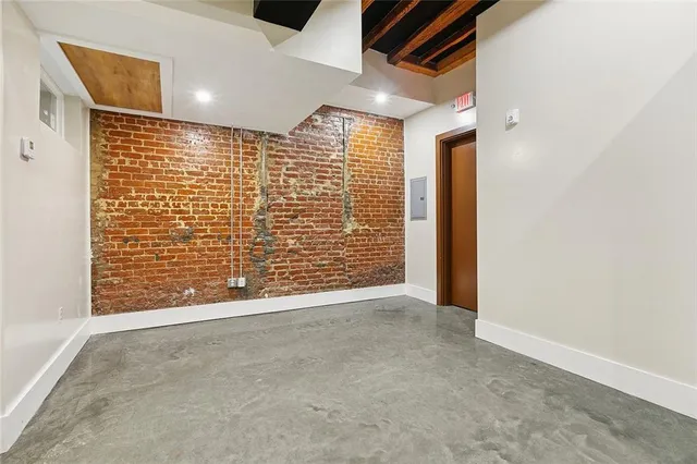 $2,300 | 137 Carondelet Street, Unit 101, New Orleans, LA 70130