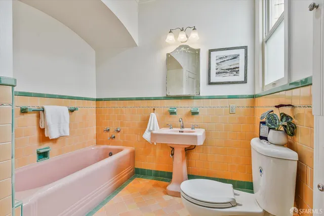 $995,000 | 1411 Oakdale Avenue, San Francisco, CA 94124