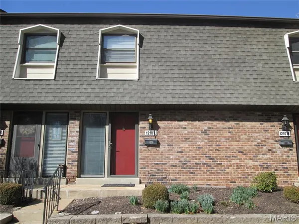 $155,000 | 1210 Wicklow Road, Unit L, Ballwin, MO 63021