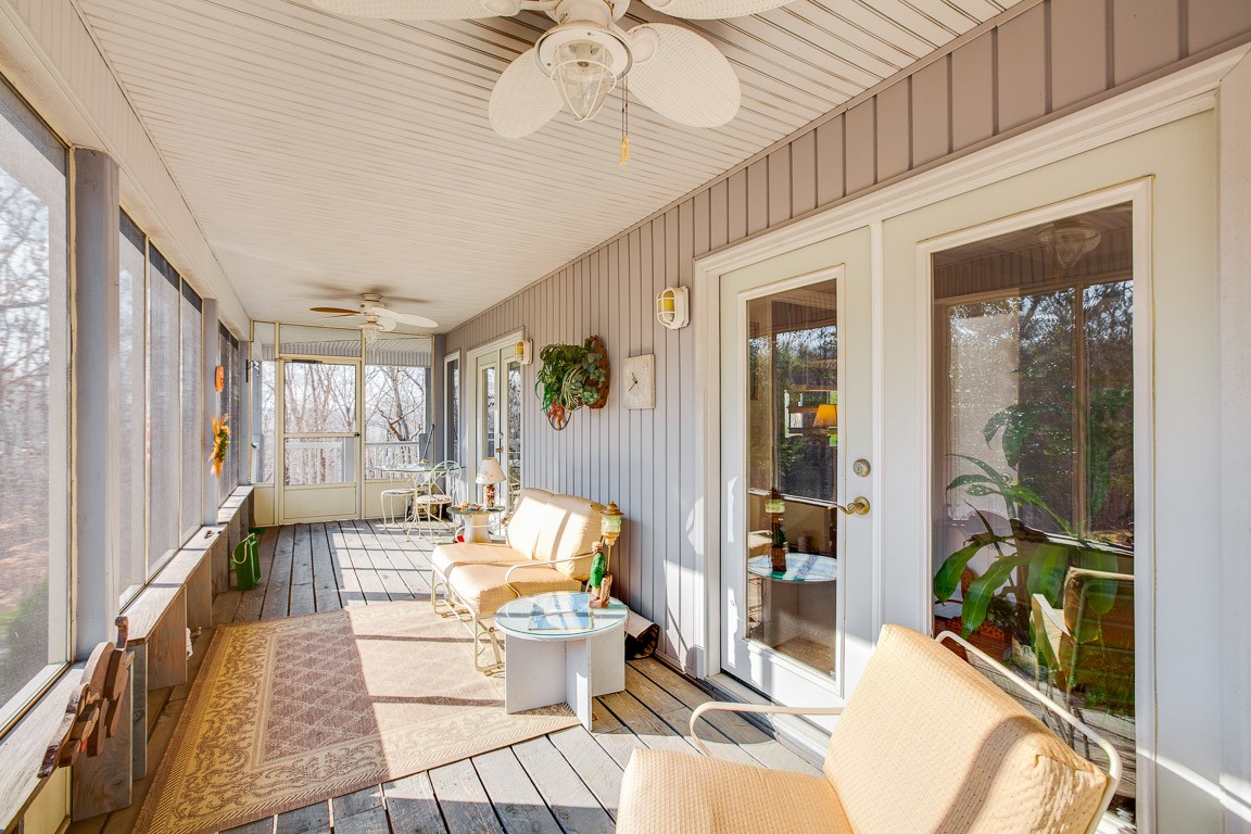 3155 Rocky Point Road Stewart, TN 37175 - Photo 6 of 44 a living room with furniture