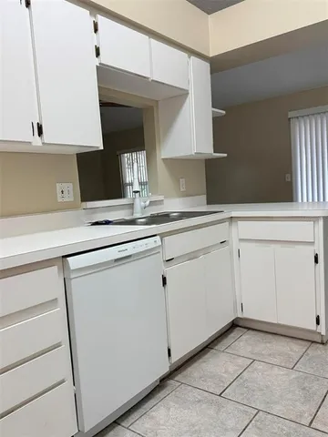 $1,900 | 650 Lakemont Drive, Brandon, FL 33510